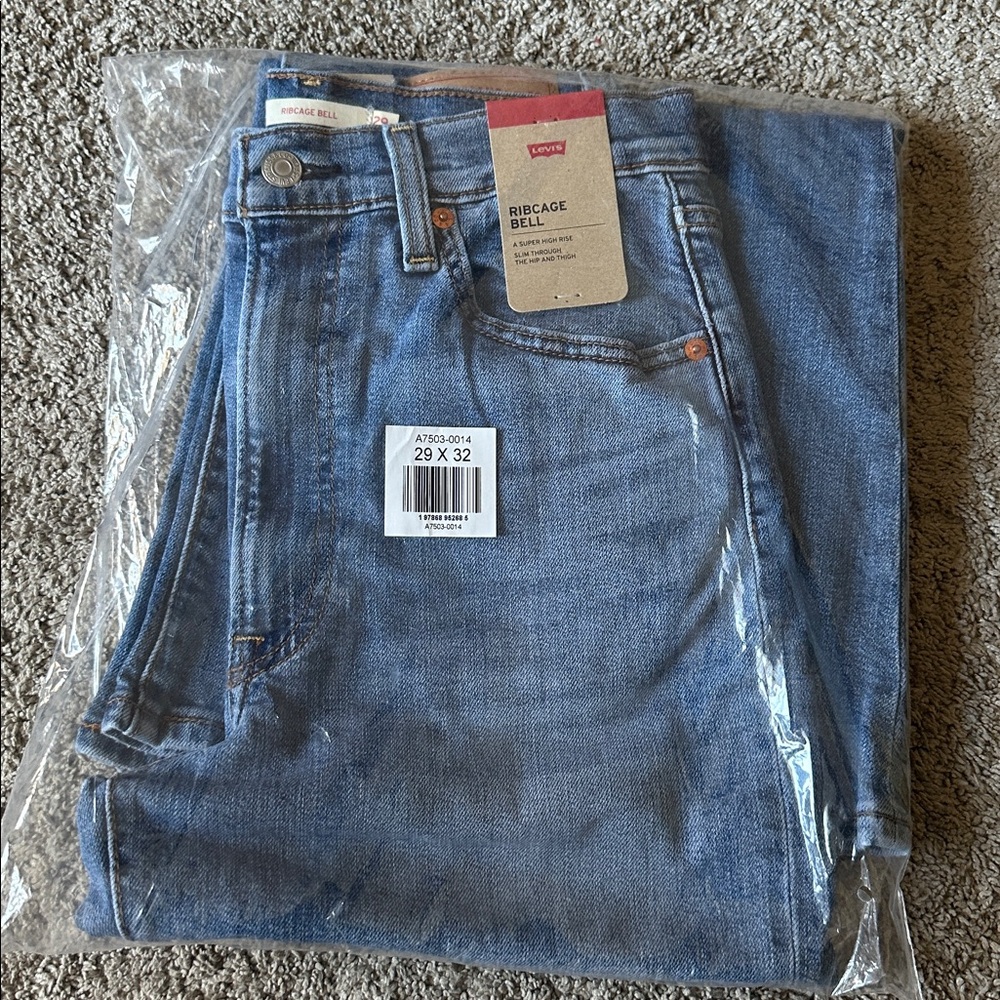 Levi's Classic Ribcage Bell Jeans